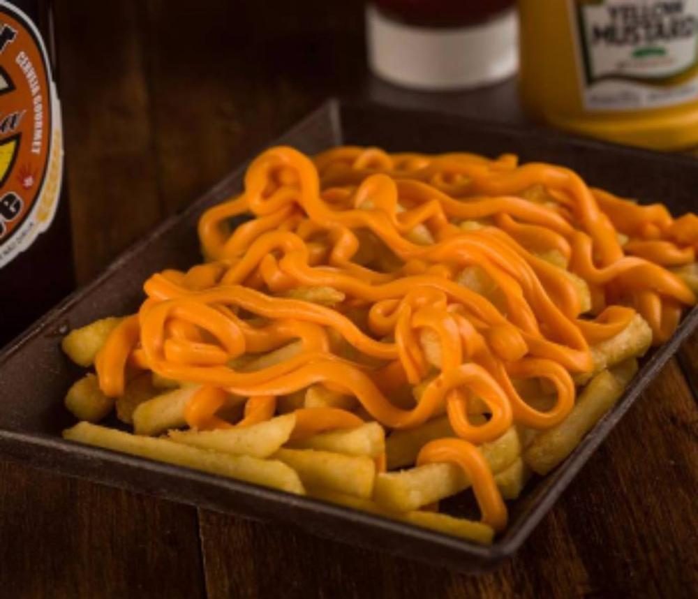 Mini porção de batata frita com cheddar cremoso