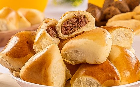 Esfihas de frango e de carne assadas