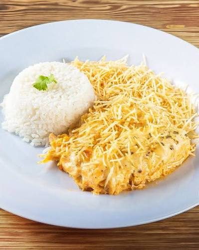 Fricassê de frango gratinado
