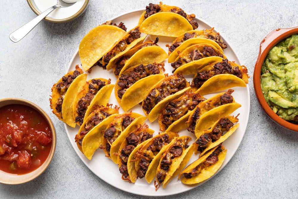 Mini tacos artesanais com guacamole